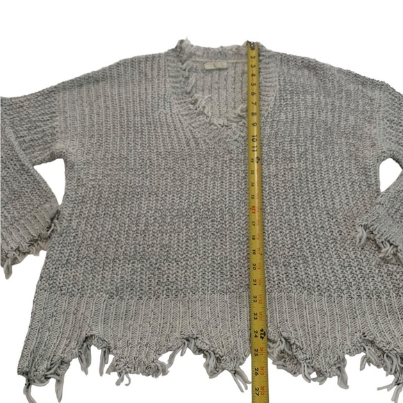 Vistique V-neck Frayed Sweater Size Medium - Picture 7 of 17